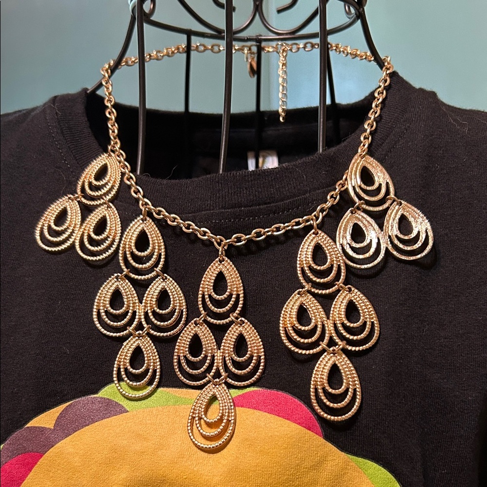 Claire's Gold Teardrop Necklace